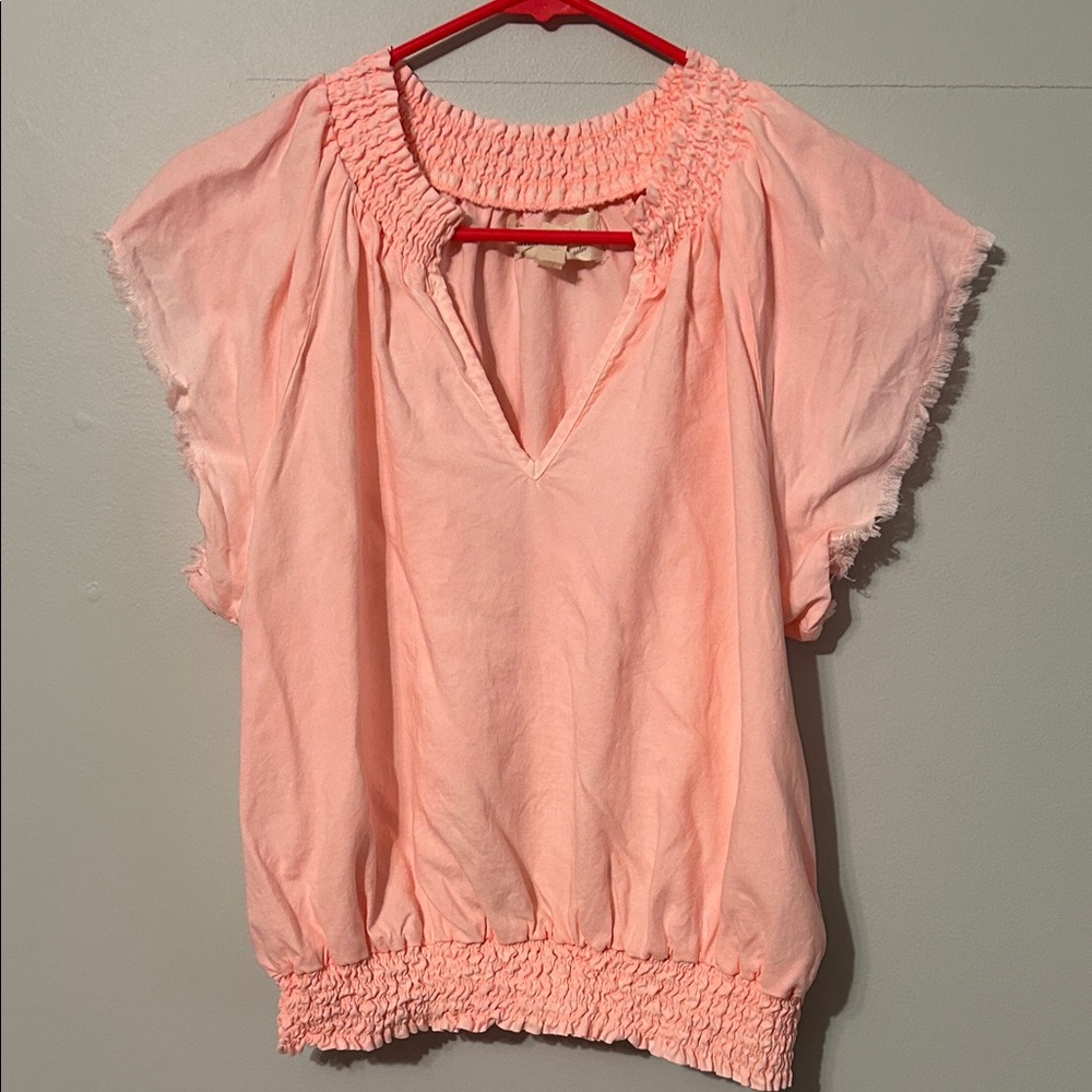 Cloth & Stone Coral Smocked Blouse. Size medium. 💯 lyocell